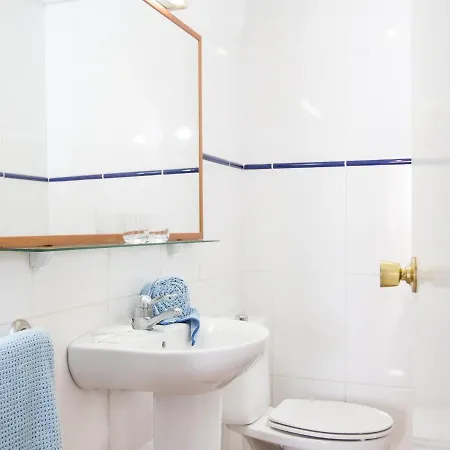 別荘 Spacious In Playa De Americas With Pool